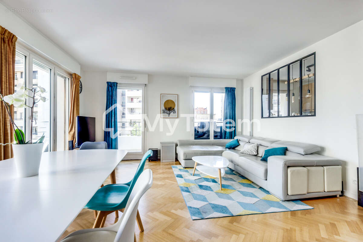 Appartement à COURBEVOIE