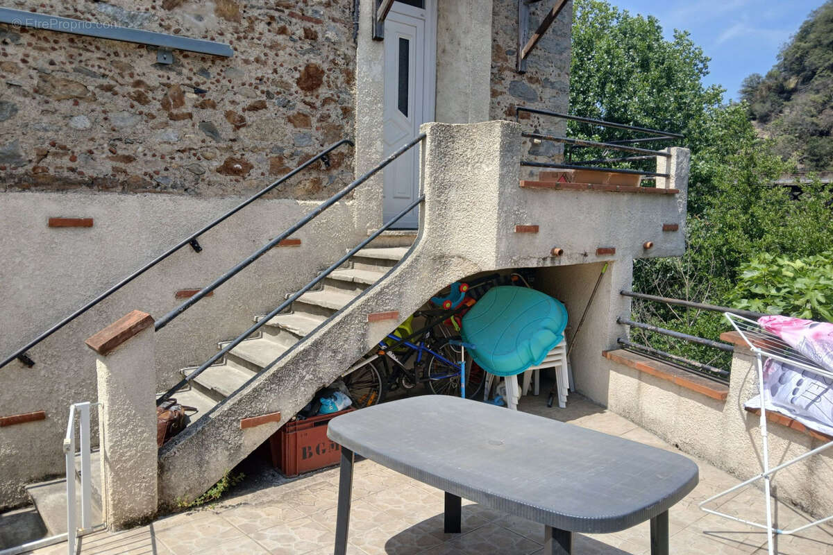 Appartement à REYNES
