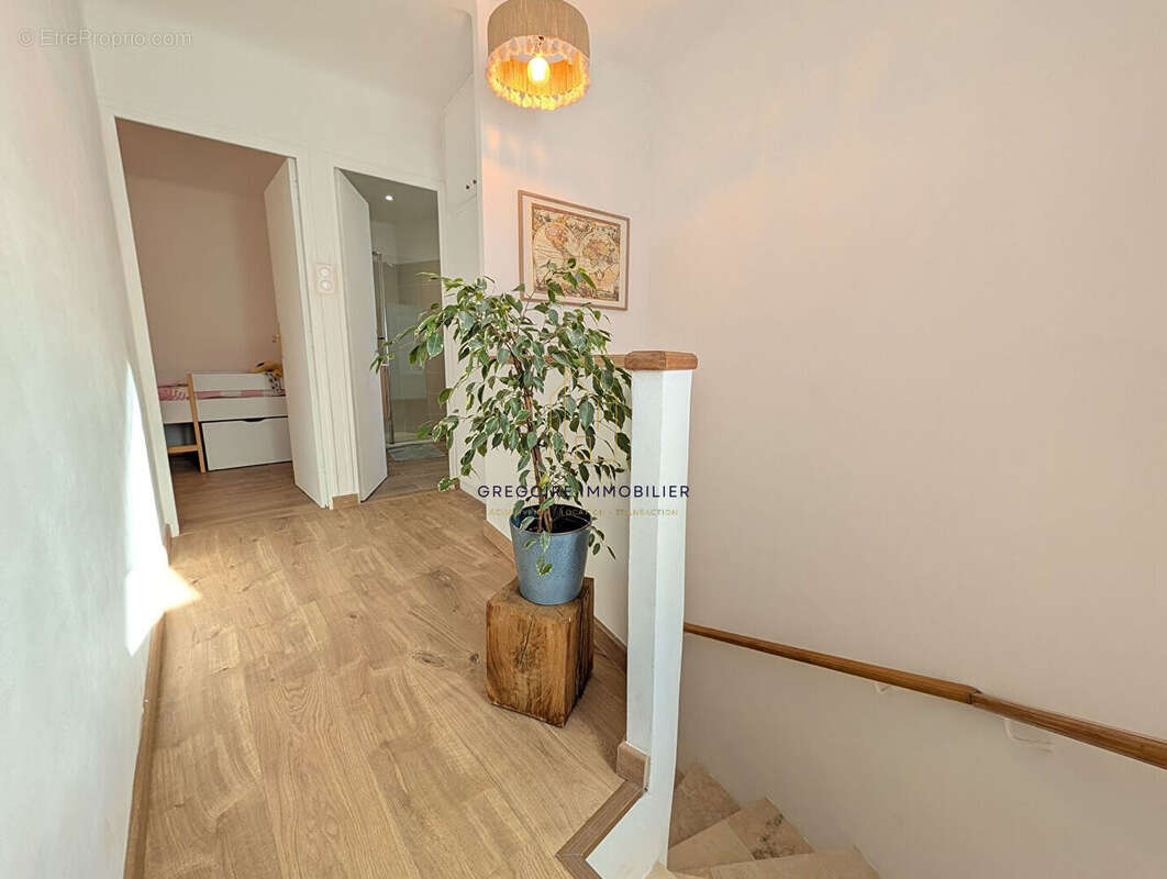 Maison à SAINT-MARTIN-DE-LA-BRASQUE