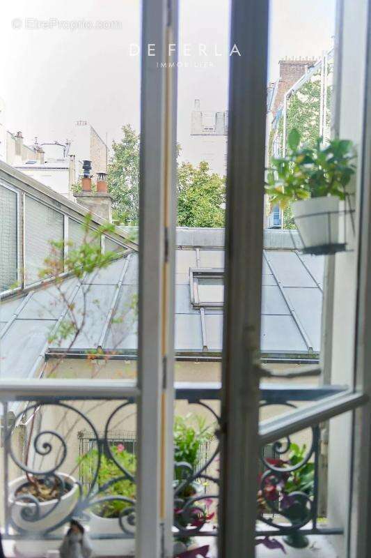 Appartement à PARIS-14E