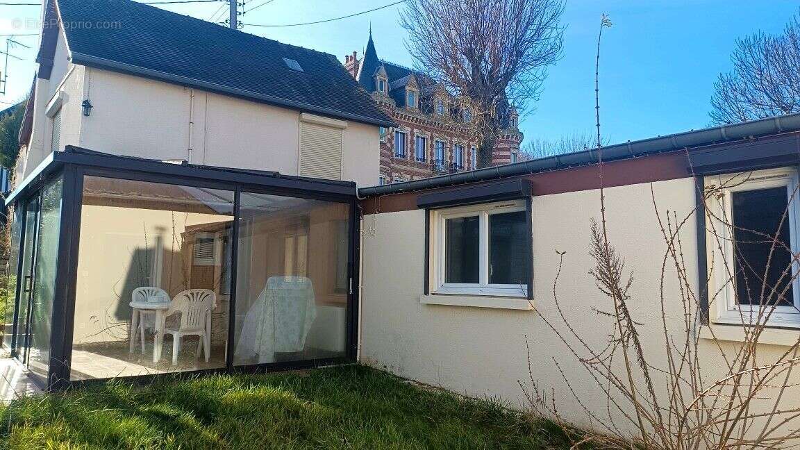 Maison à SAINT-PIERRE-SUR-DIVES