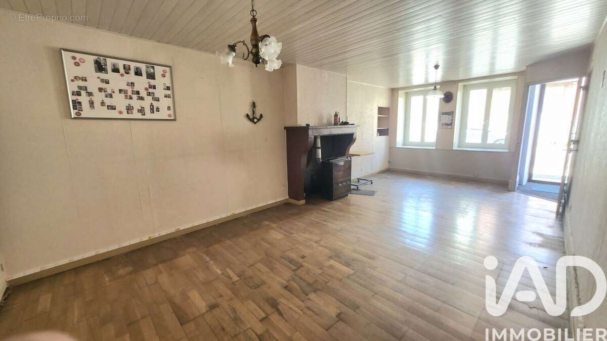 Photo 2 - Maison à CHATEAUVILLAIN