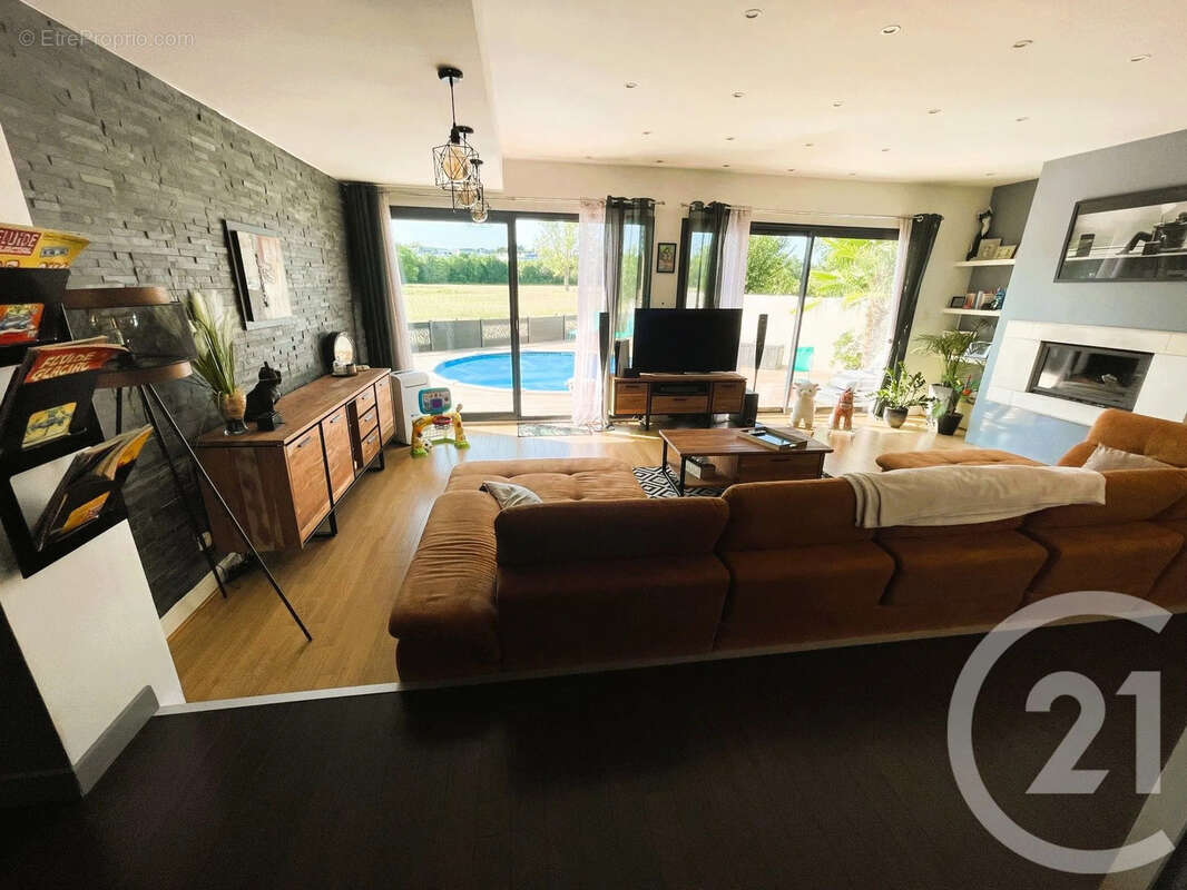 Maison à CHAMPNIERS