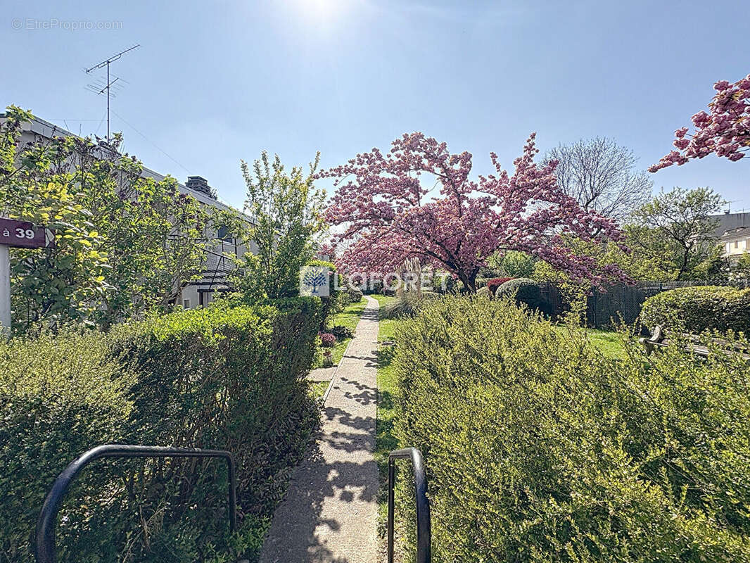 Appartement à FRESNES