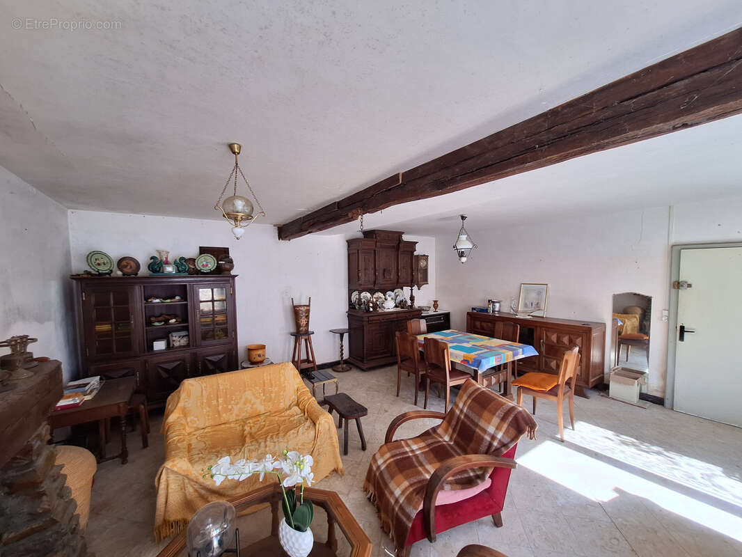 Maison à COMBREE