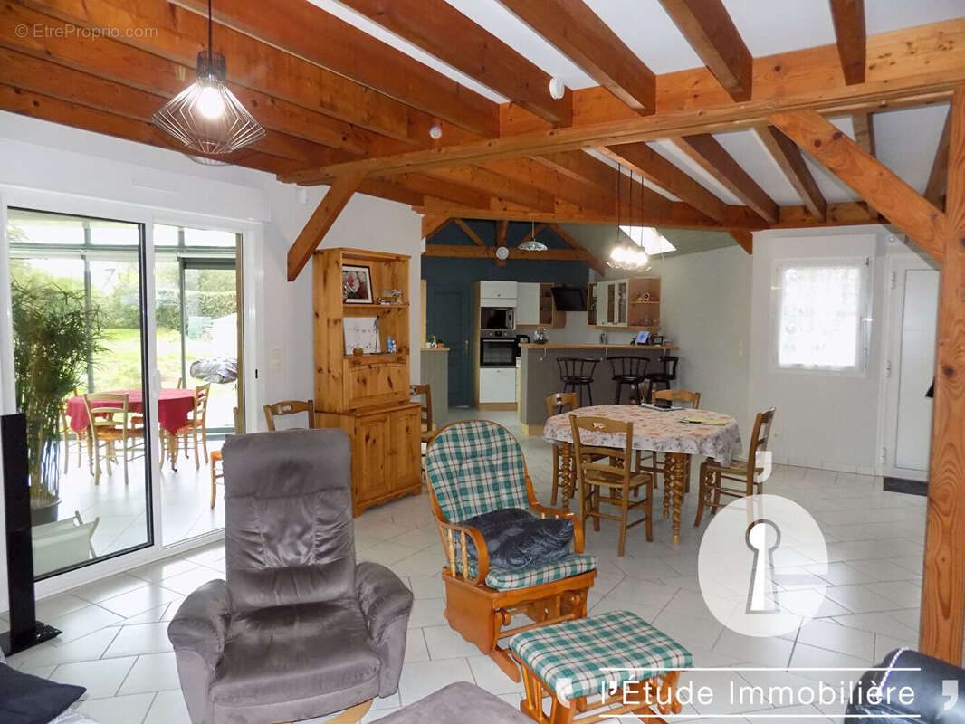 Maison à SAINT-CHARLES-LA-FORET