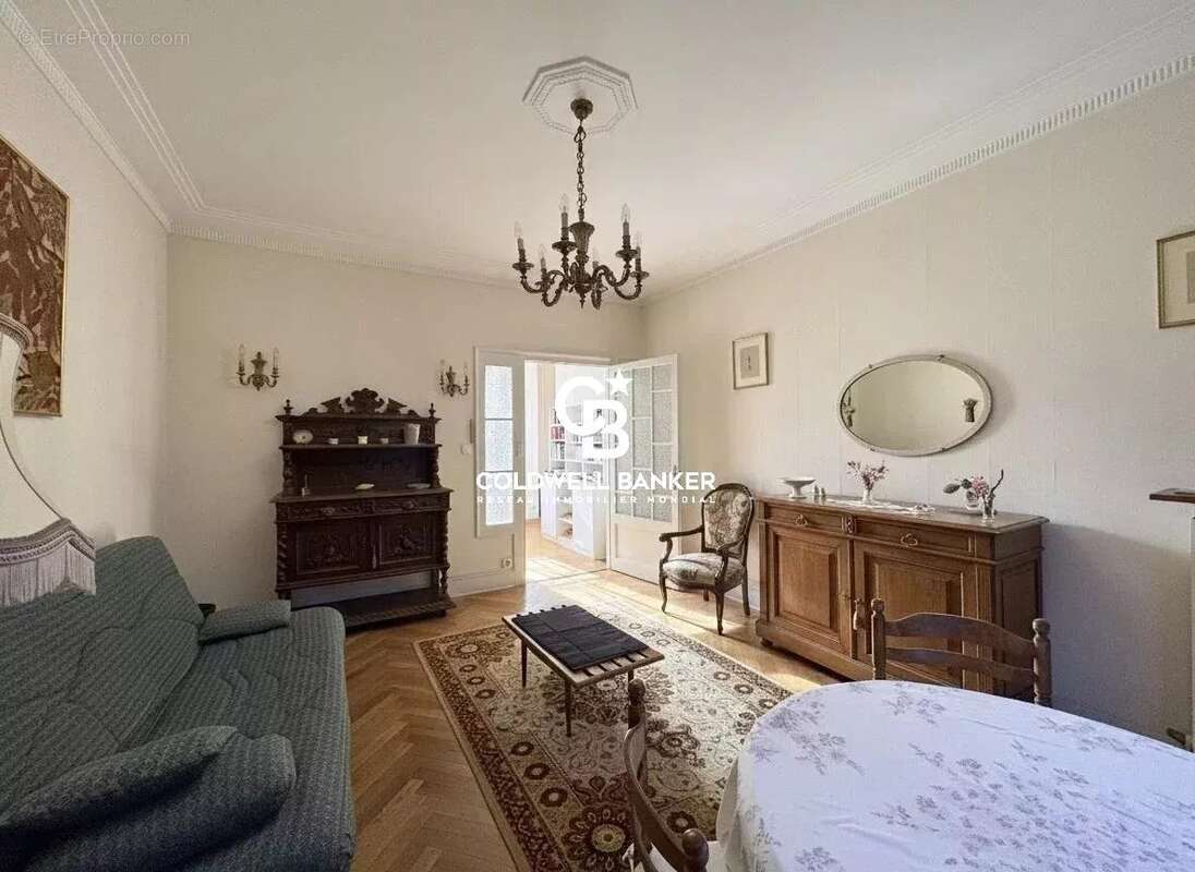 Appartement T2 à vendre à Annecy 74000 centre proche lac avec cachet et fort potentiel - photo 2