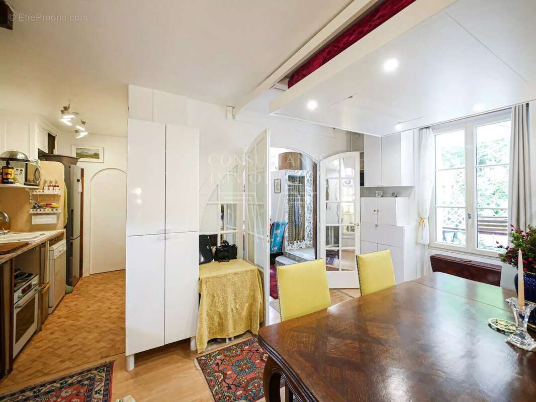 Appartement à PARIS-16E