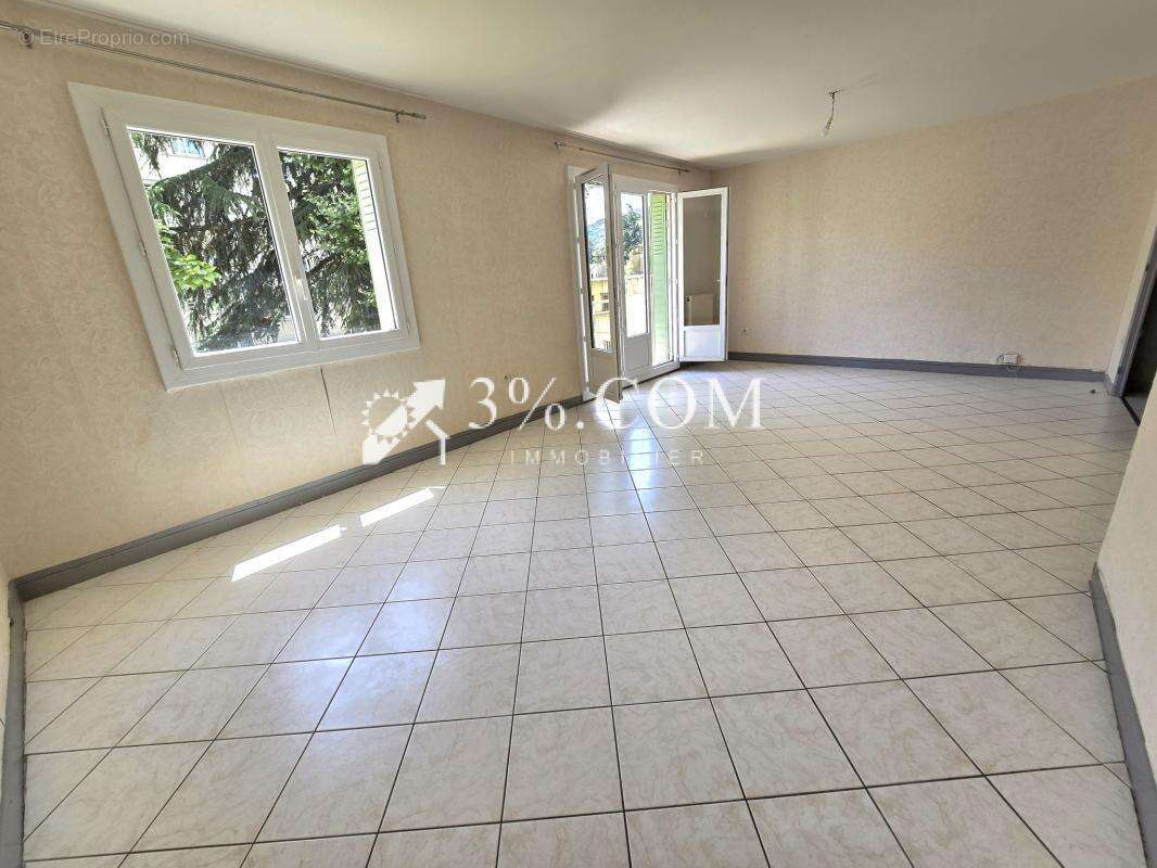 Appartement à GUILHERAND-GRANGES