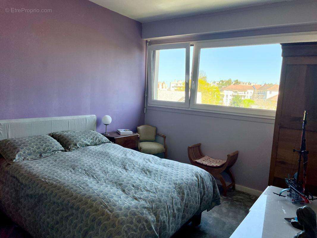 Appartement  de 111m², 3 chambres, balcon, 2 box et une cave - photo 8