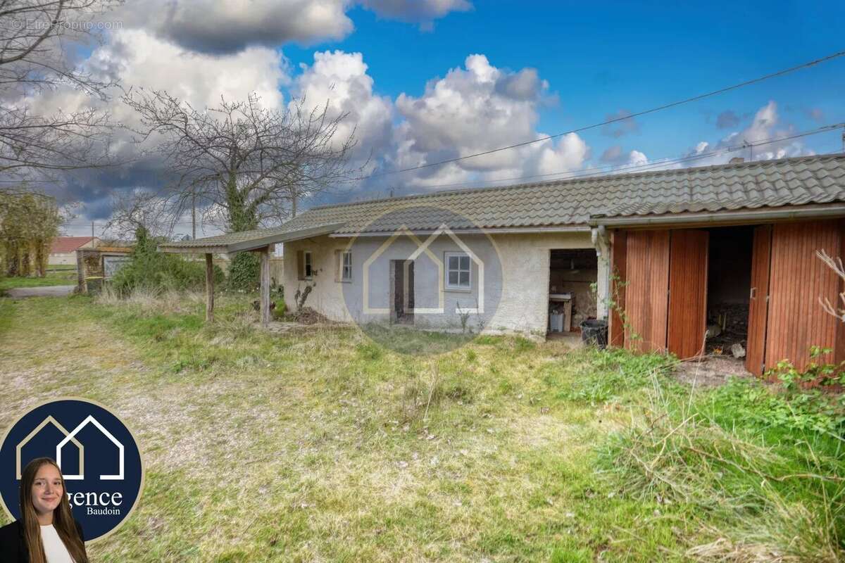 Maison à TREMBLAY-LES-VILLAGES