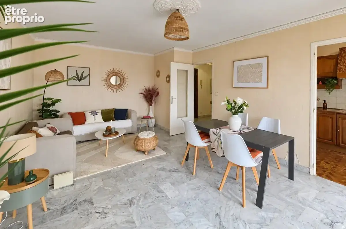 Hyères centre-ville – Grand T2 de 53,62 m² avec terrasse, garage et cave - photo 6