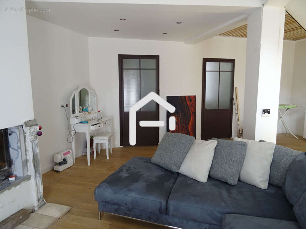 Appartement à POUSSAN