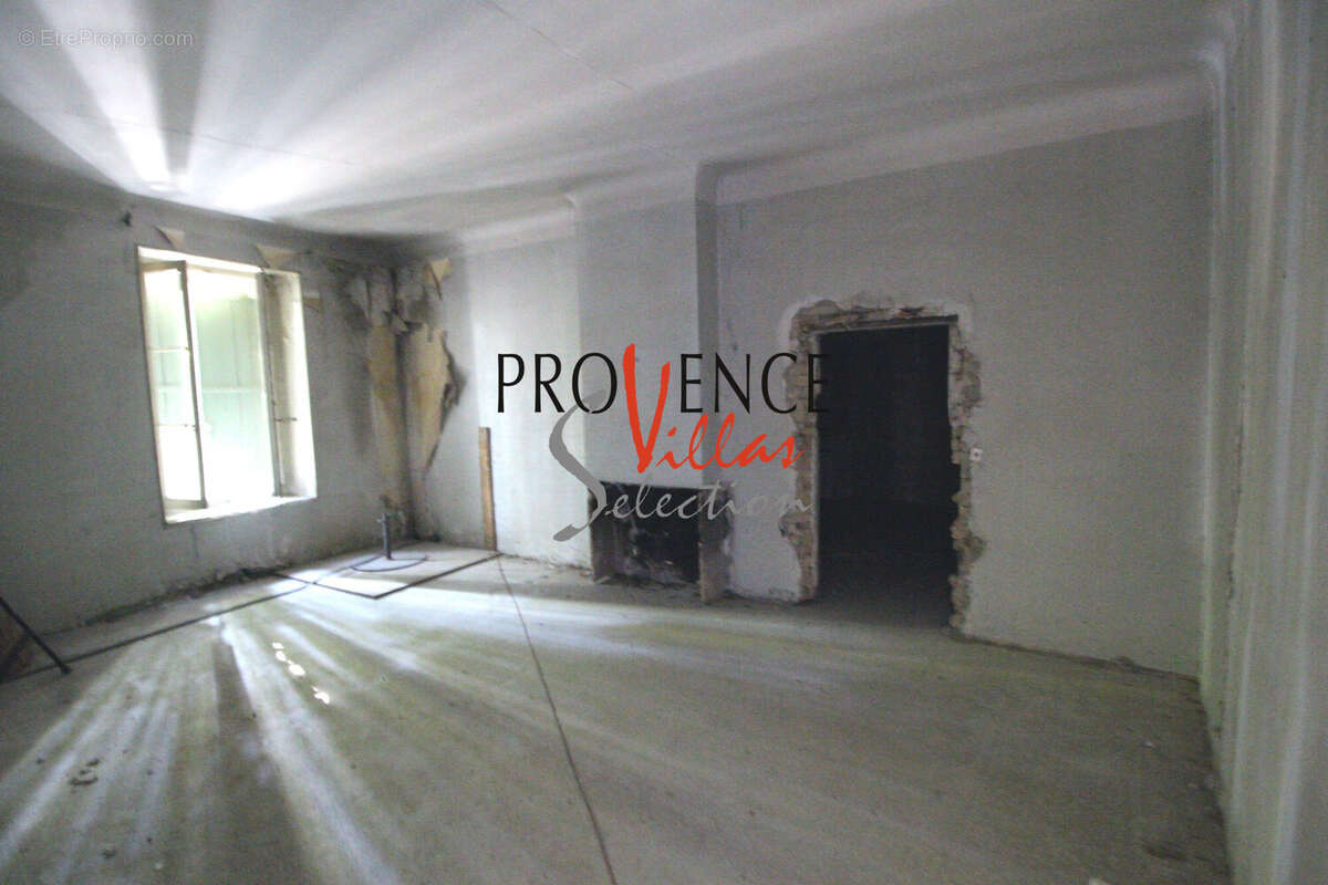 Appartement 319 m² à Beaucaire  - photo 6