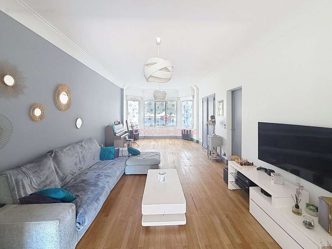 Maison 200 m² à Gond-Pontouvre  - photo 3