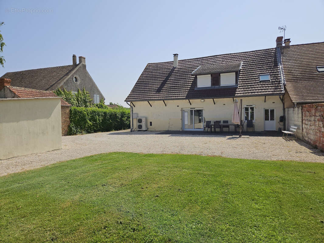 Maison à PONTOUX