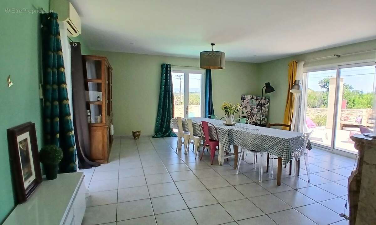Agréable villa avec 4 chambres et 3 salles et piscine chauffée. - photo 12