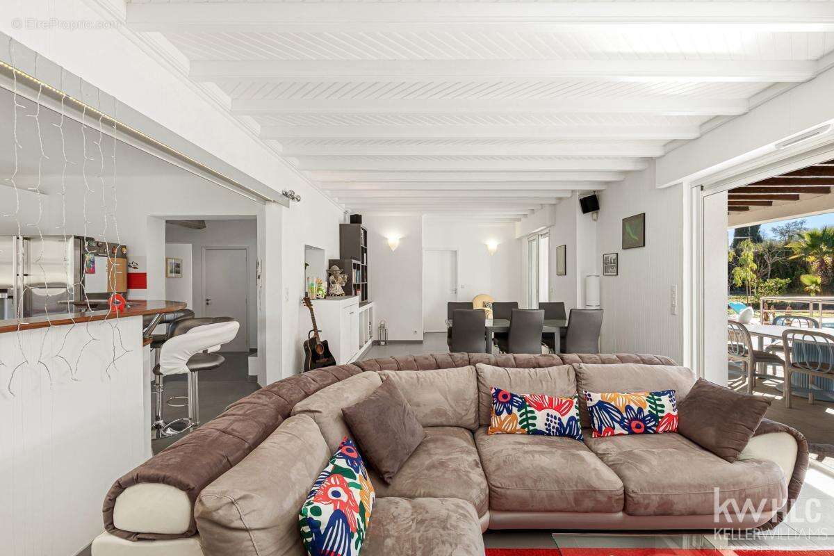 Maison à ROQUEFORT-LES-PINS