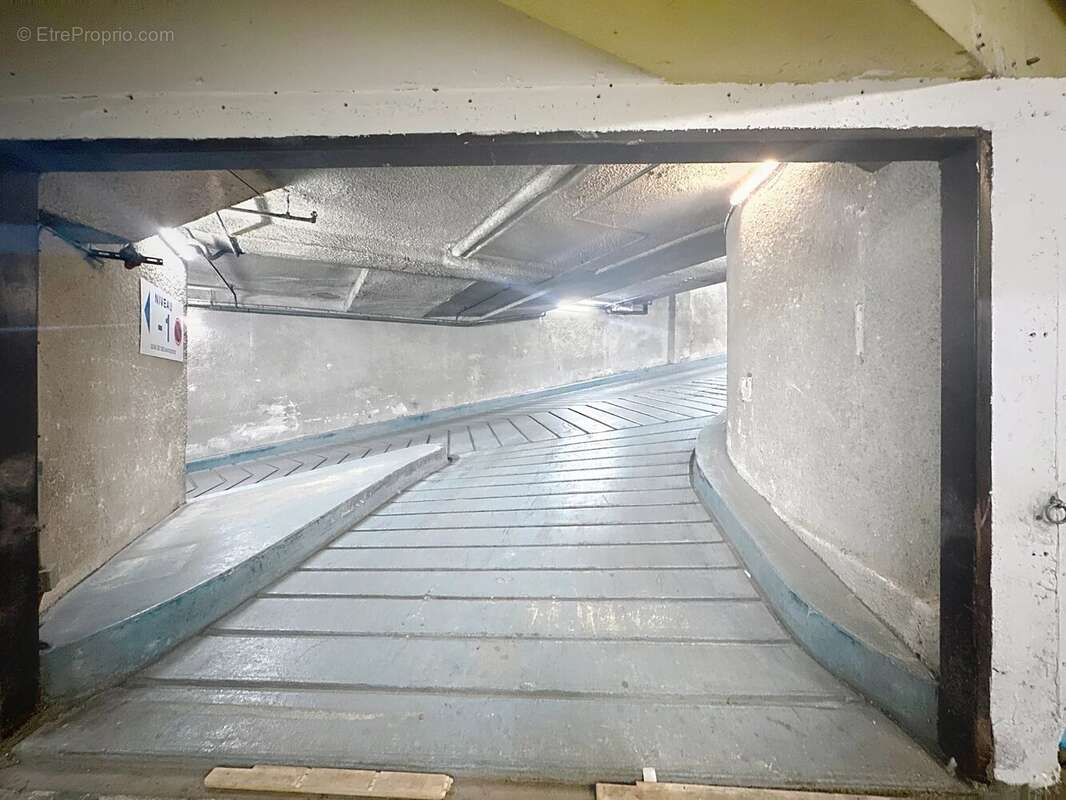 Commerce à PARIS-10E