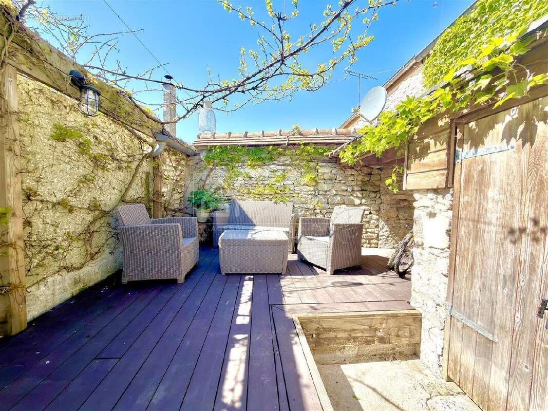 Maison à LA CHAPELLE-LA-REINE