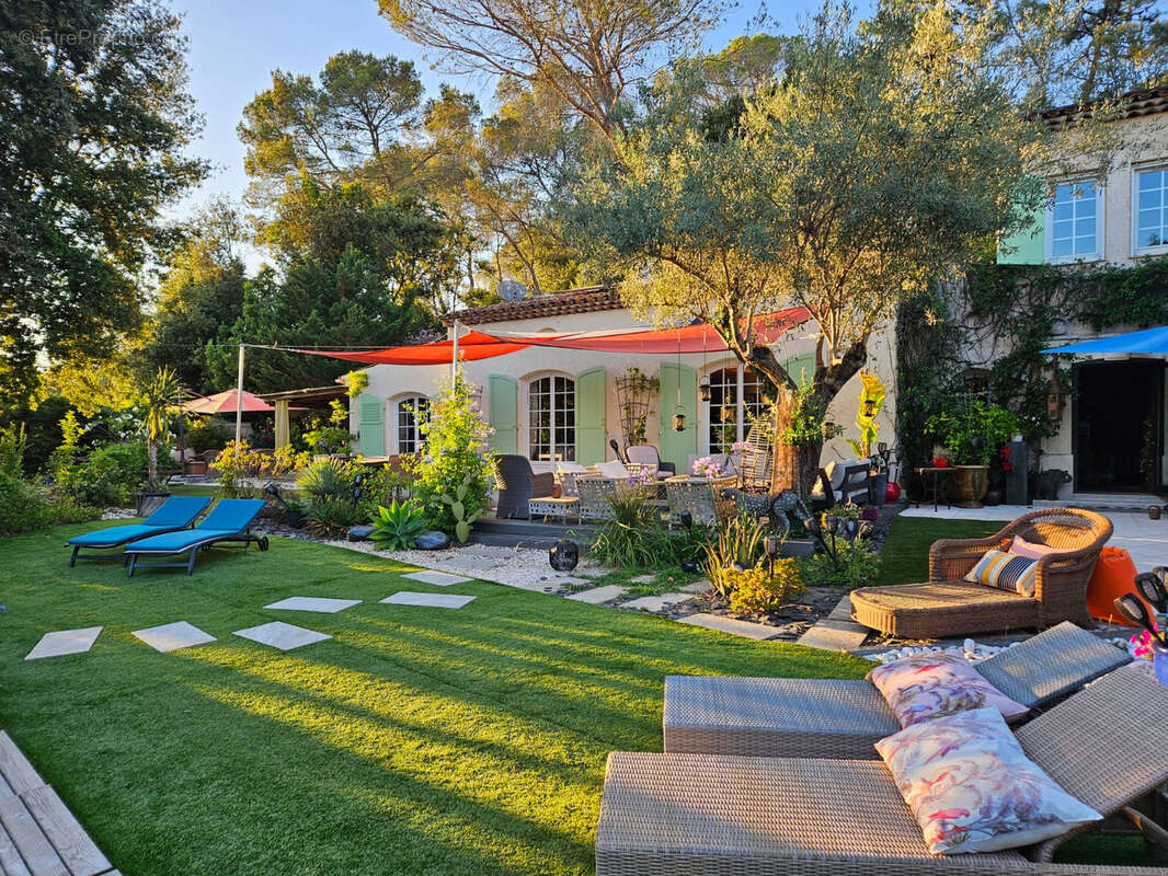 Maison à ROQUEFORT-LES-PINS