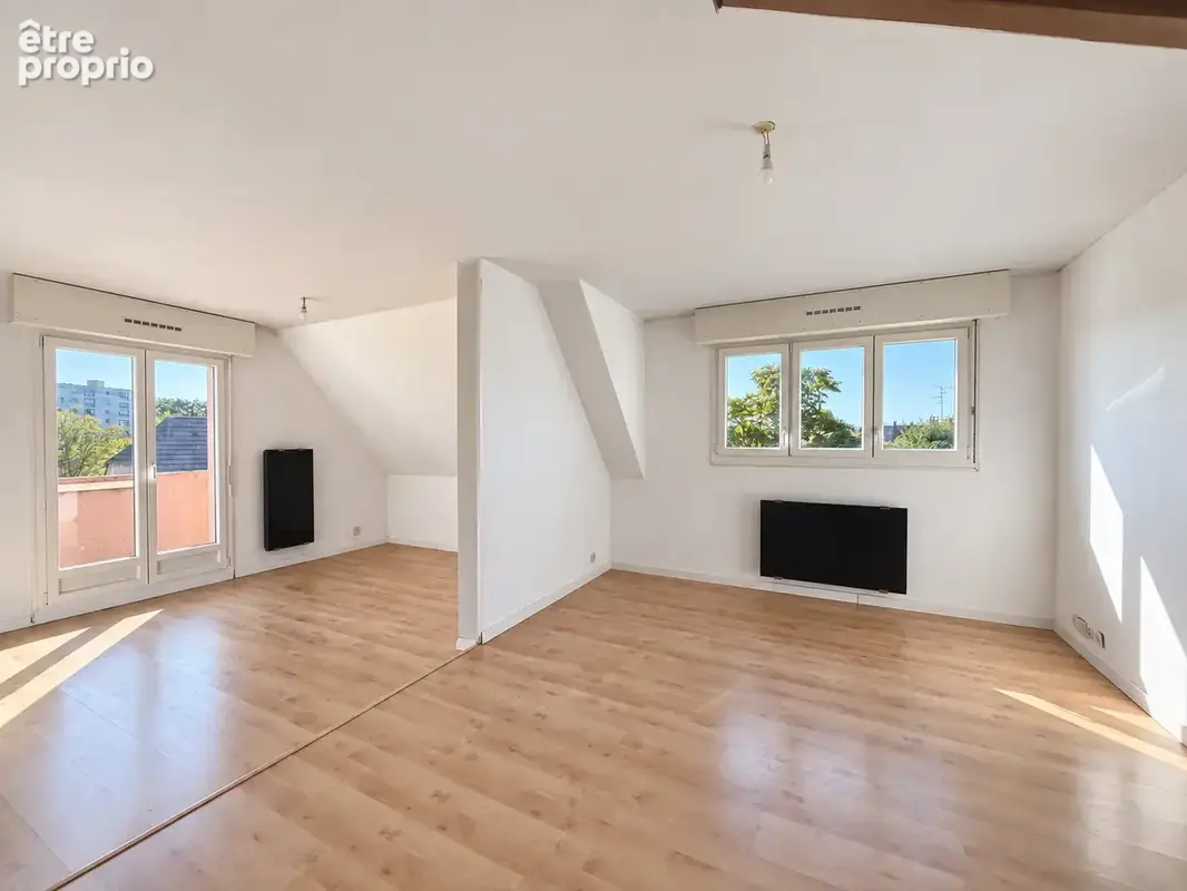 Beau duplex 4/5 P 83m2hab./ 104m2 sol avec garage et cave. - photo 2