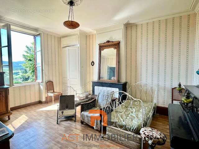 Maison à SAVIGNY