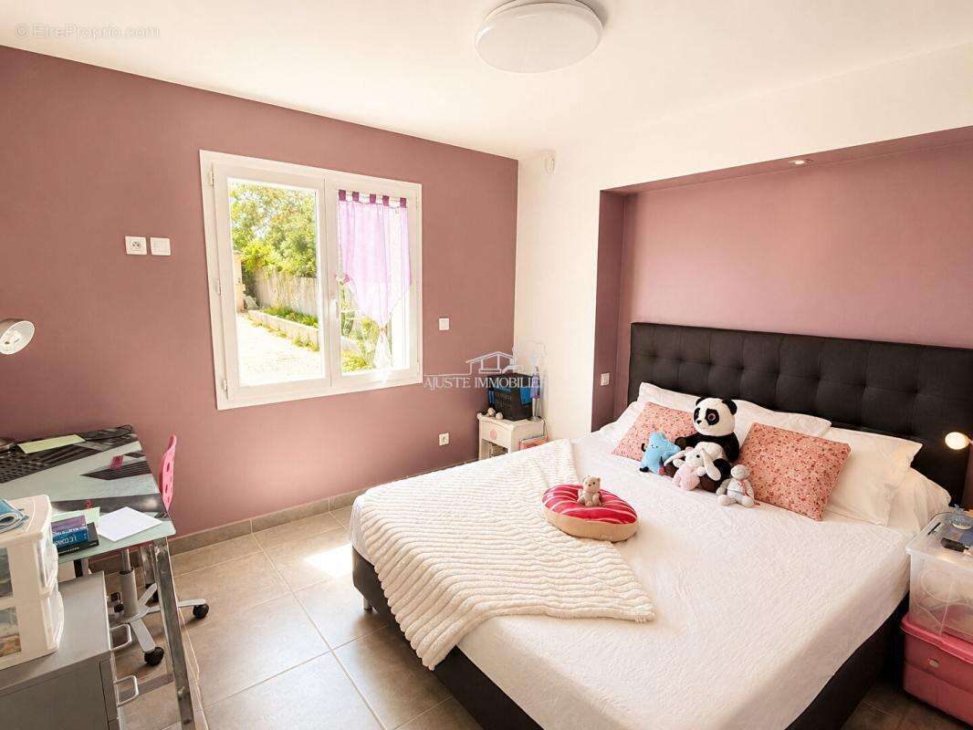 Maison Gignac-la-Nerthe 6 pièce(s) 137 m2 - photo 6