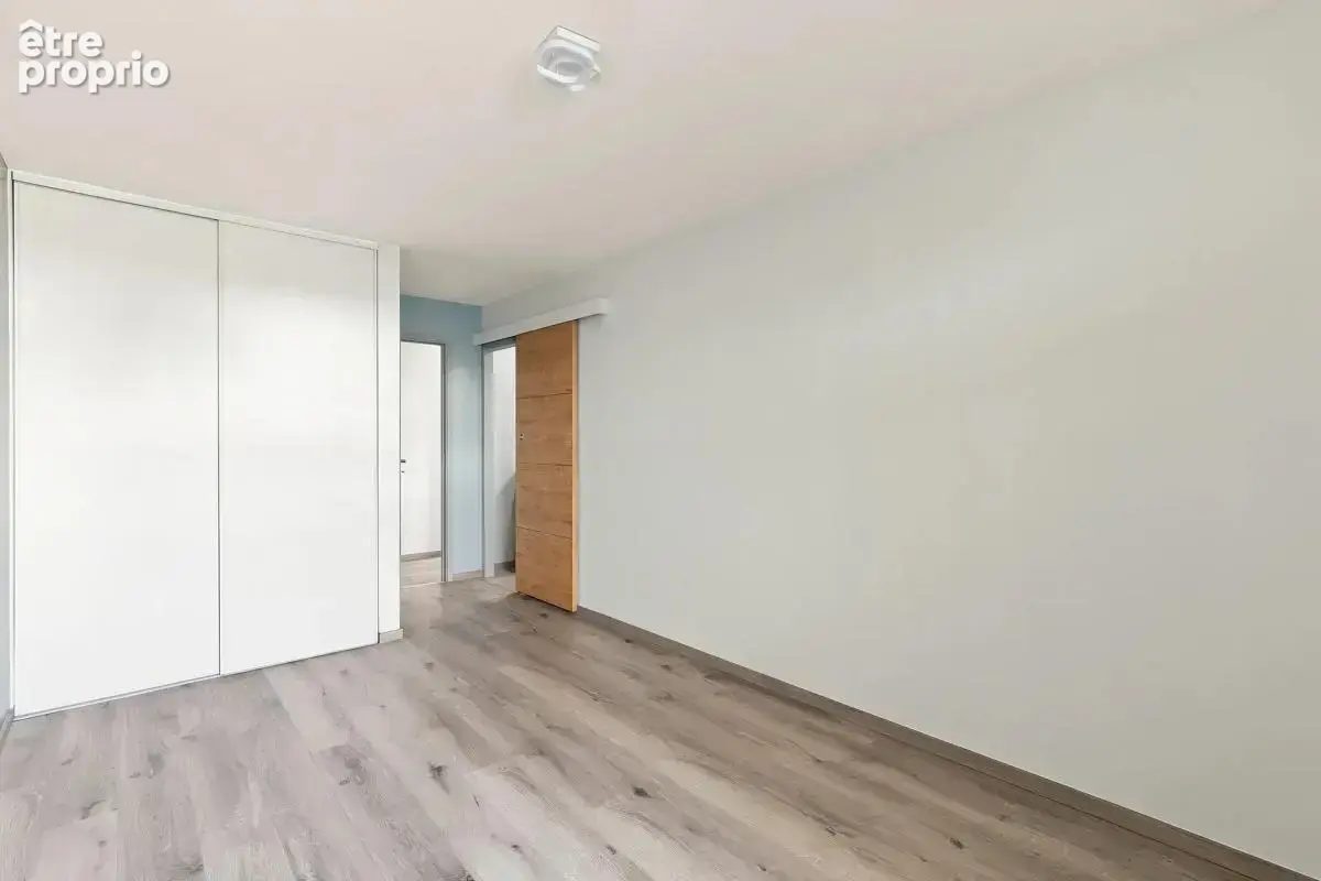 Appartement 4 pièces de 80 m² à Ville-la-Grand - Parking - Terrasse - photo 7