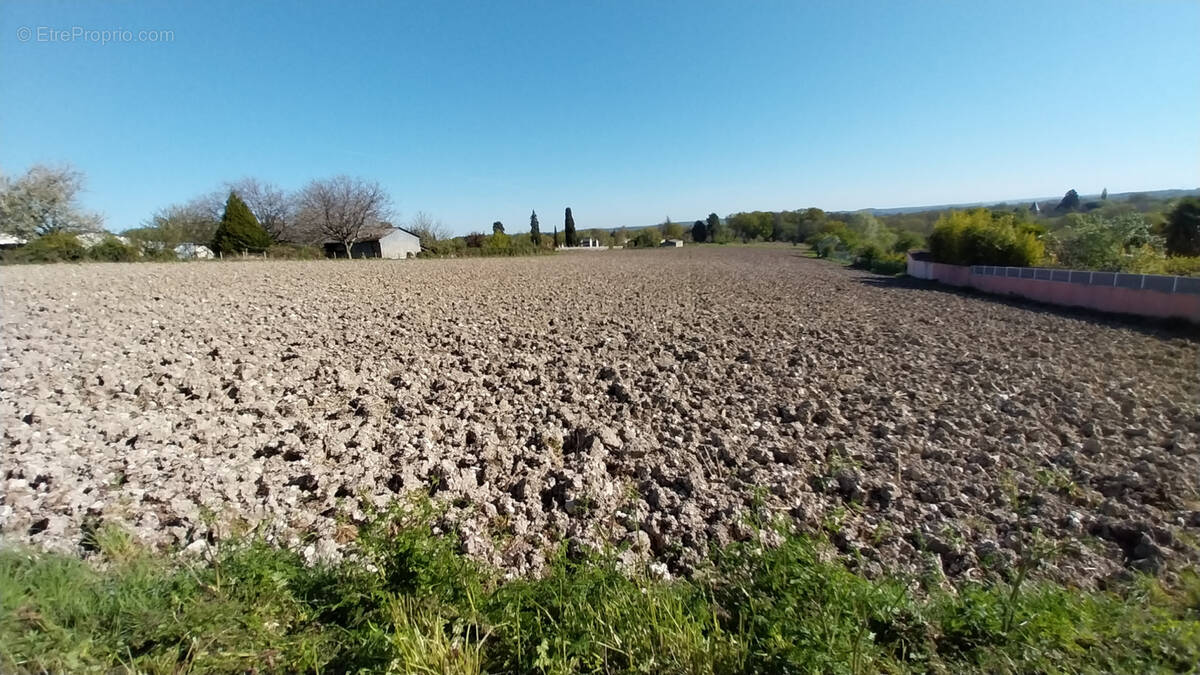 Terrain à COULOUNIEIX-CHAMIERS
