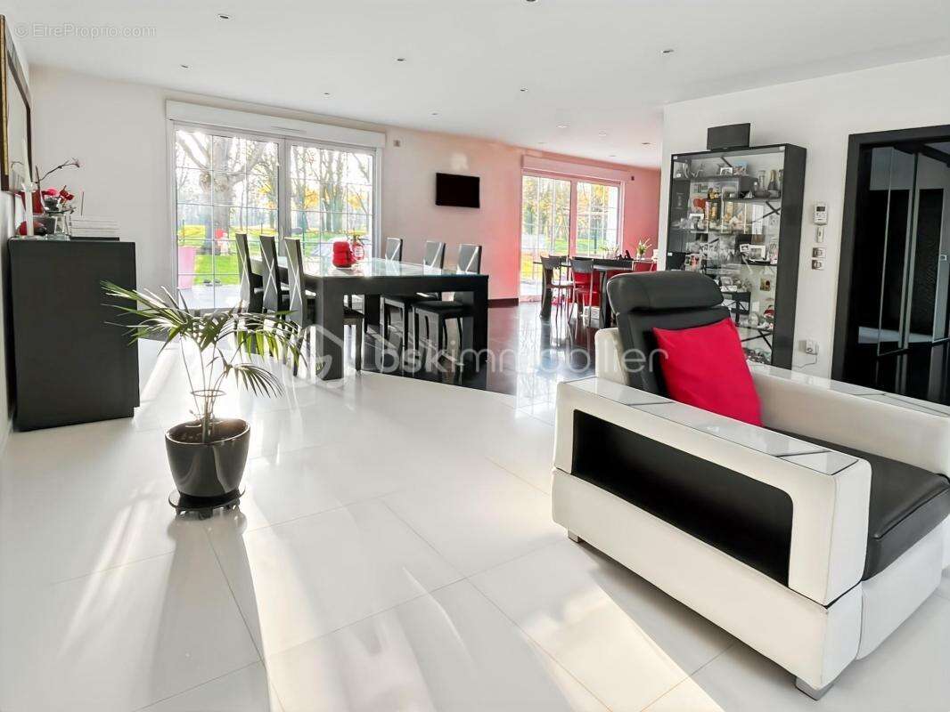 Splendide maison contemporaine 7 pièces - avec vue sur le Golf d'Ormesson - photo 2