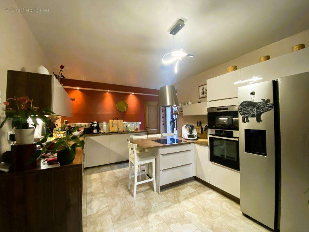 Maison à LE PUY-SAINTE-REPARADE