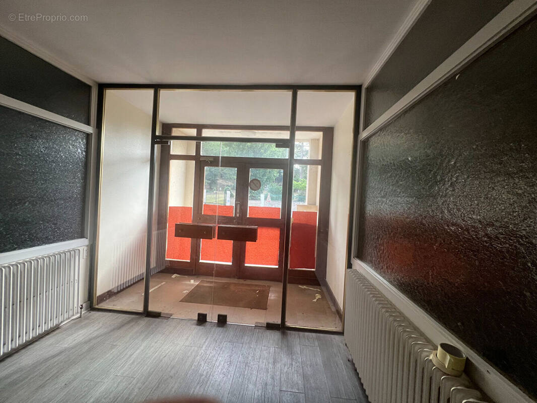 Commerce à LE PEAGE-DE-ROUSSILLON