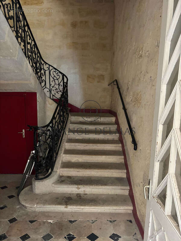 Appartement duplex immeuble pierre - HYPER CENTRE - photo 2