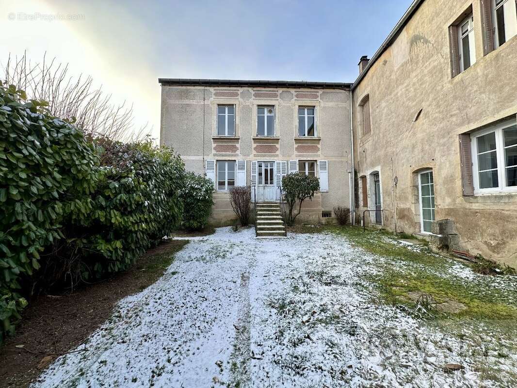 Maison à TIL-CHATEL