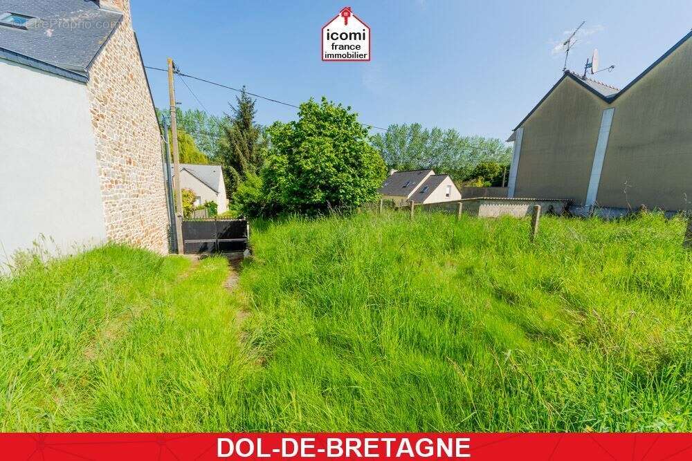 Finistere - lesneven (29260) - a vendre - garage 12m² - porte battante en bois - ideal stockage ou stationnement 1 voiture - photo 2