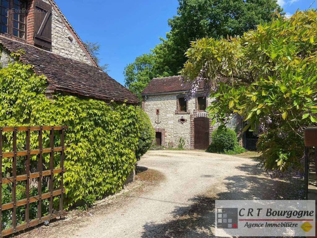 Maison à SAINT-MAURICE-LE-VIEIL
