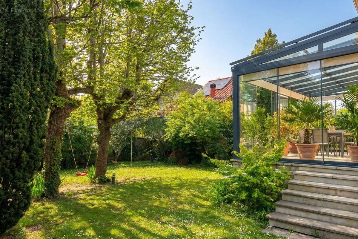Maison 250 m² à Saint-Maur-Des-Fosses  - photo 2