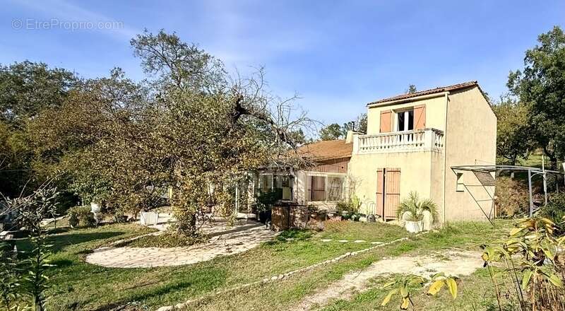 Maison à BAGNOLS-EN-FORET