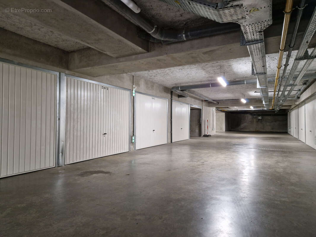 Parking à BRIGNAIS