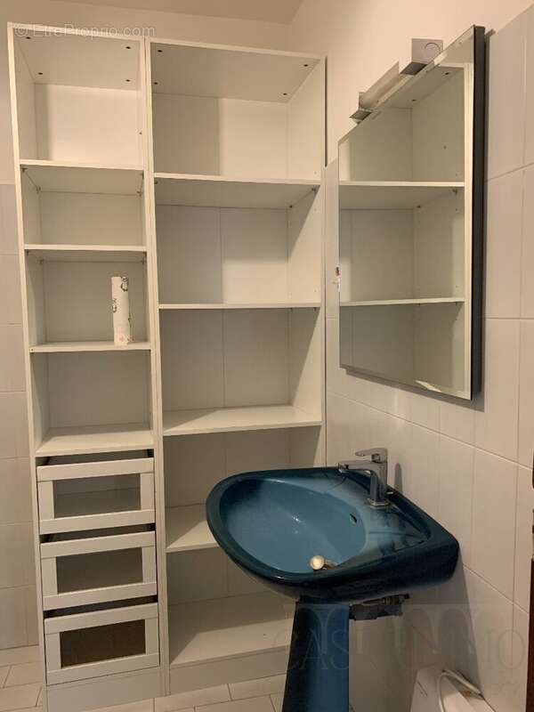 Vue dominante  1 415 m²  piscine  une propriété à révéler - photo 14