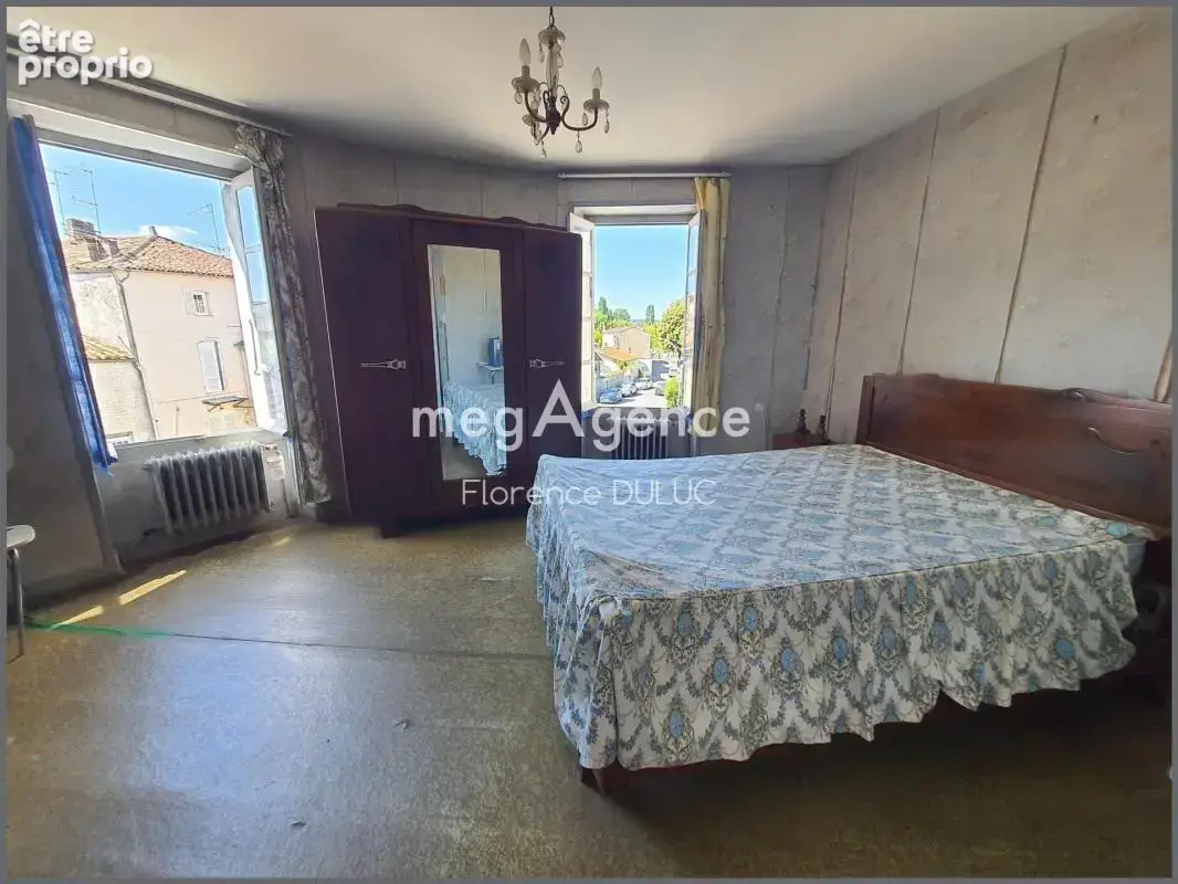 Maison avec patio et petit garage en centre ville - photo 12