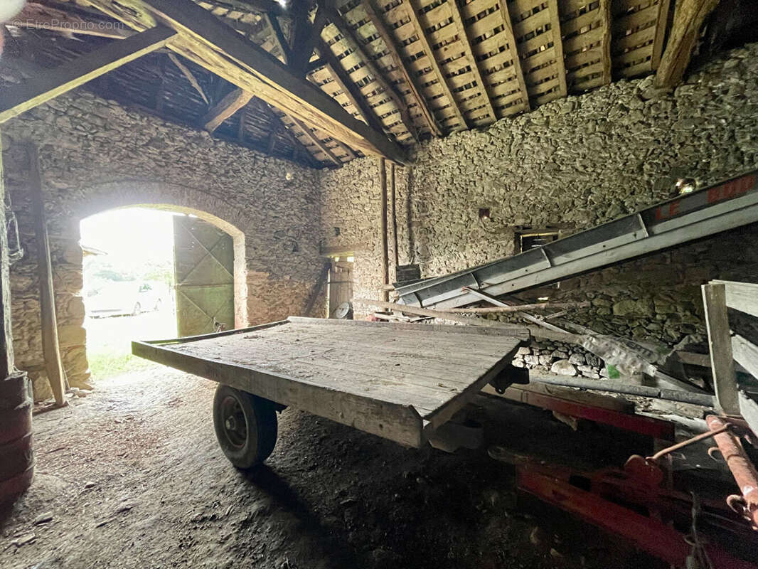 Maison à SAINT-PASTOUR