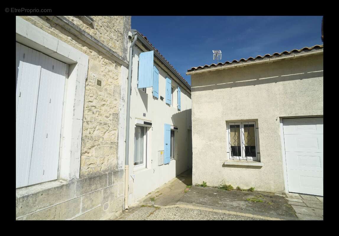 Maison à SURGERES