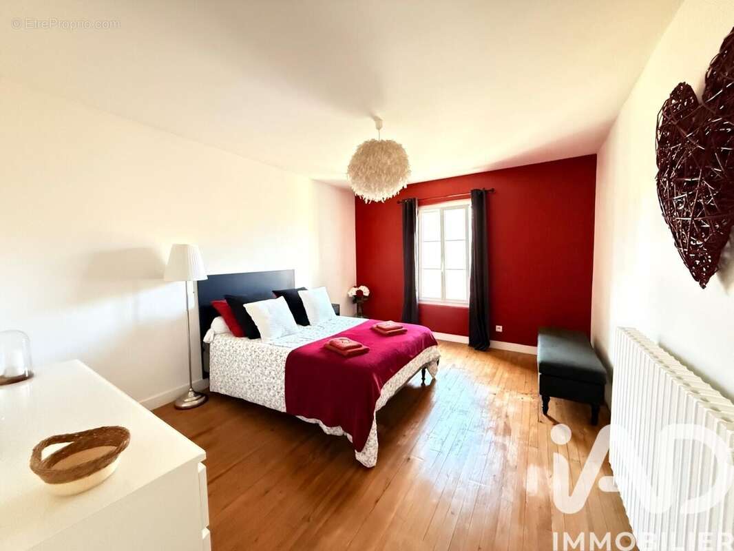 Maison 163 m² à Saint-Romain-La-Virvee  - photo 8