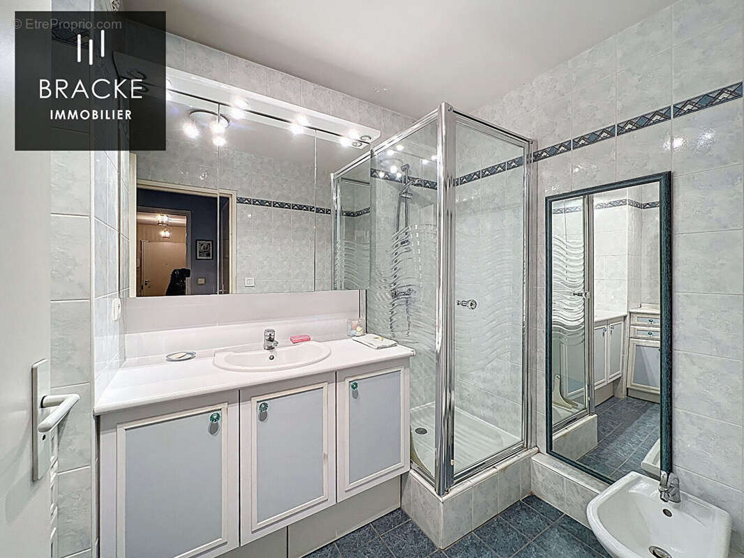 Appartement à COURBEVOIE