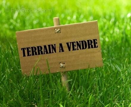 Terrain à SAINT-GUINOUX