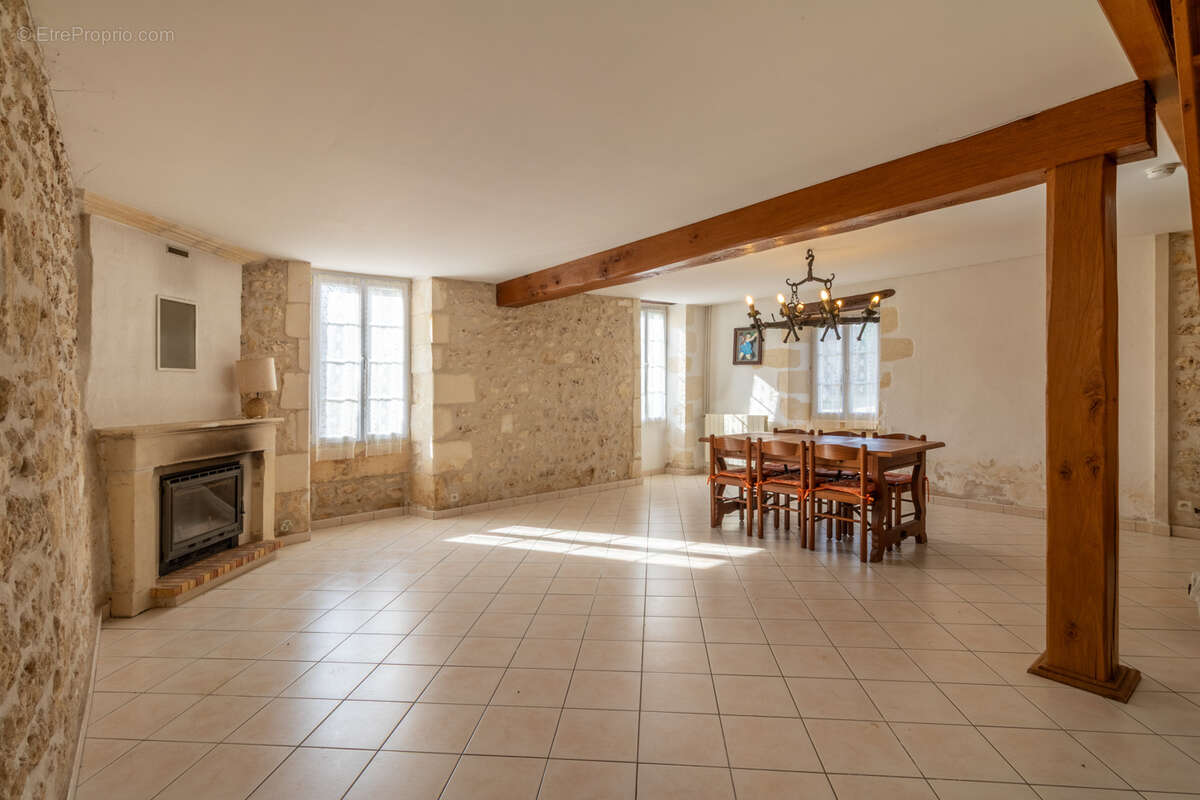 Maison à SAINT-SAVINIEN