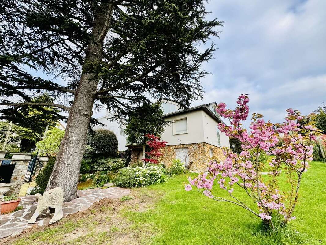 Maison à L'HAY-LES-ROSES