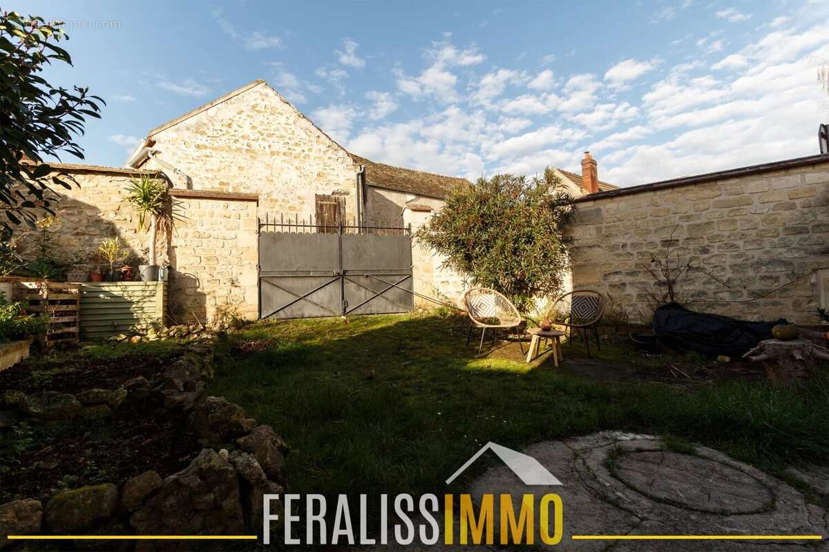 Maison à JOUY-LE-MOUTIER